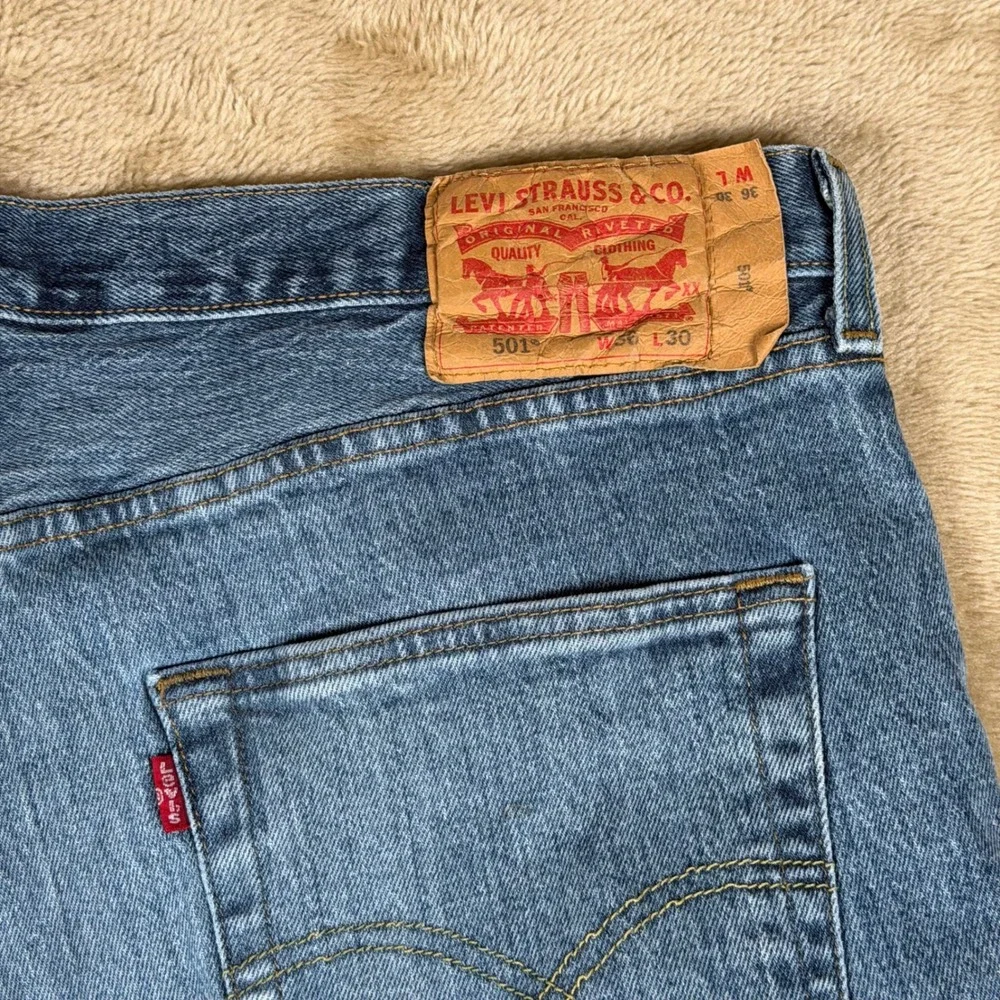 Levis 501 Original Fit Mens Jeans 36x30 Medium Wash Blue Straight Leg 00501-2421